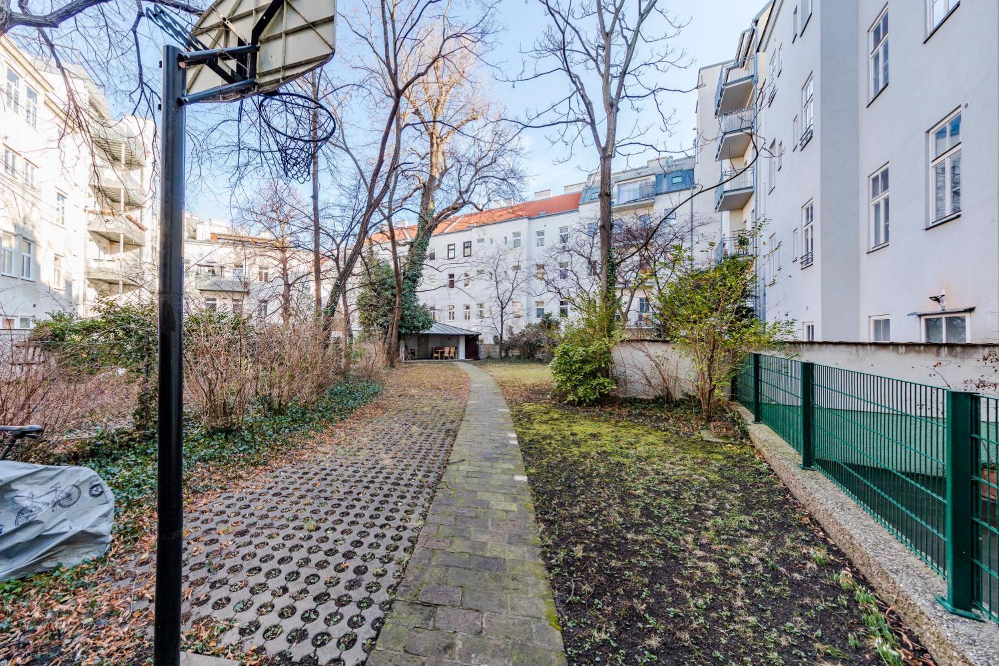 Urban Vienna Living - 18Th District Aparthotel Bagian luar foto